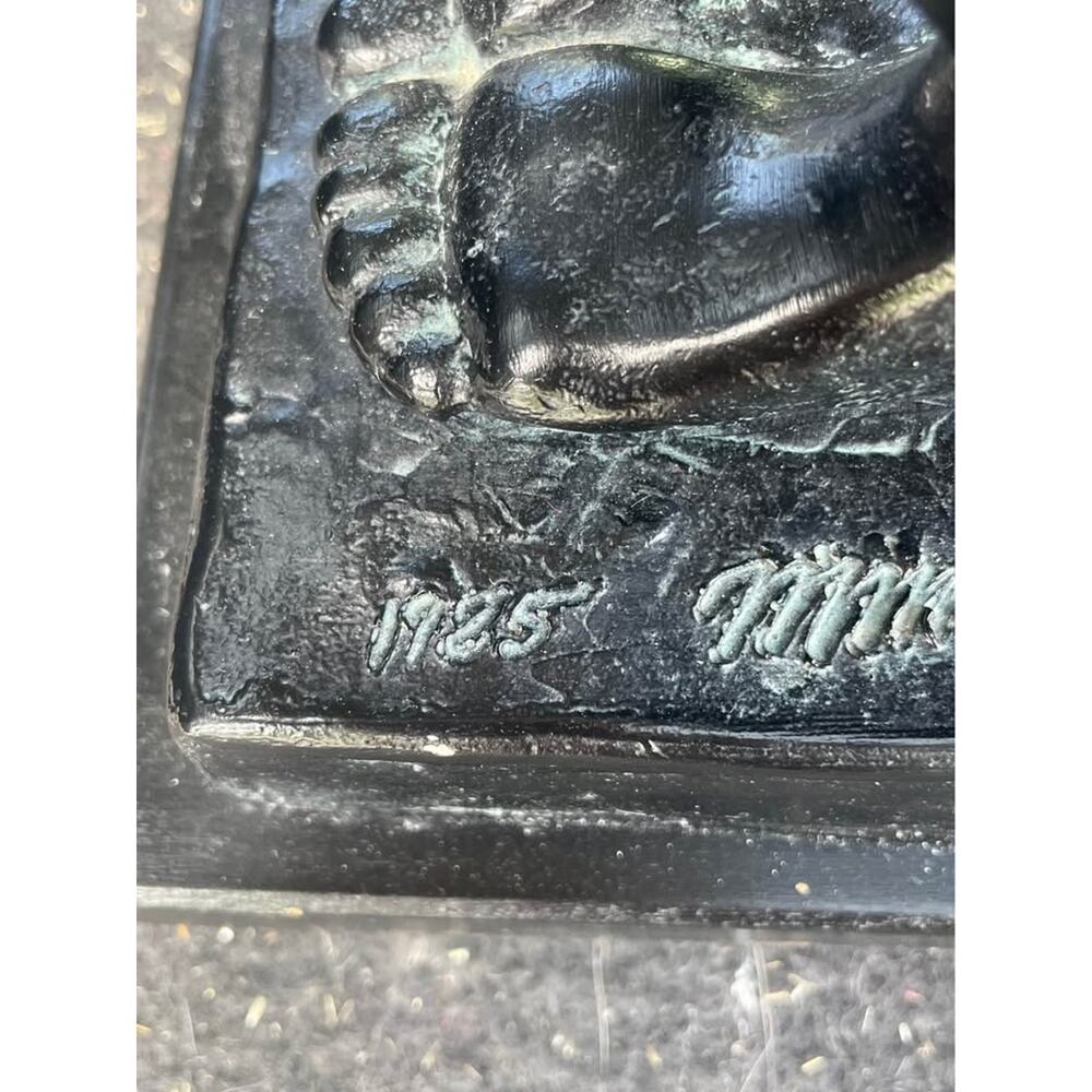 Woman kneeling sculpture ￼ - Picture 2 of 3